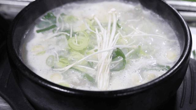 Beef soup with enoki mushrooms