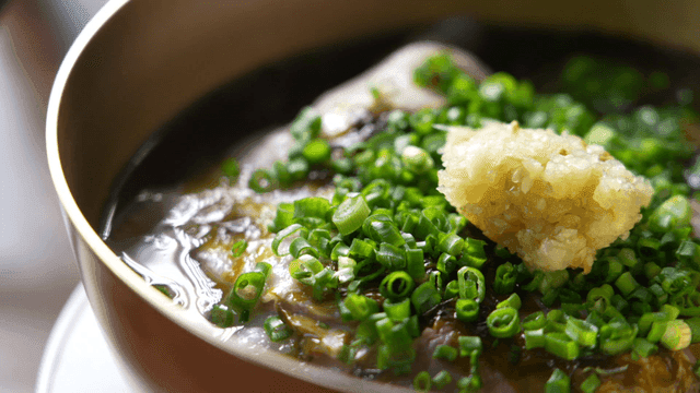 Gomtang topped with green onions and garlic