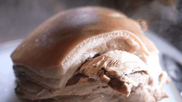 Scene of preparing boiled pork suyuk