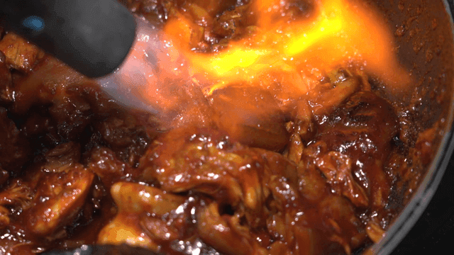 Spicy pig's trotters cooked with torch