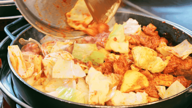 Spicy Dakgalbi dish stir-fried on hot plate