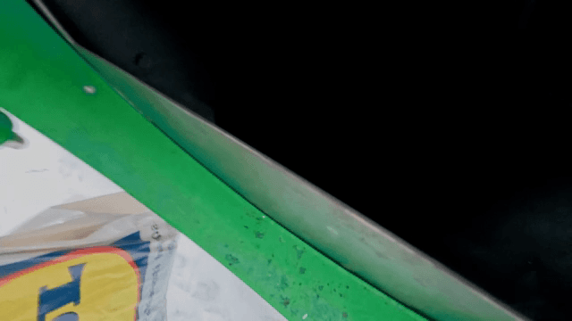 녹색 통에 신문지 재활용