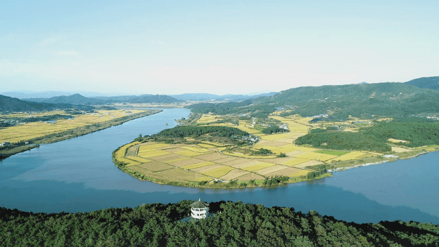 농지와 강의 경치