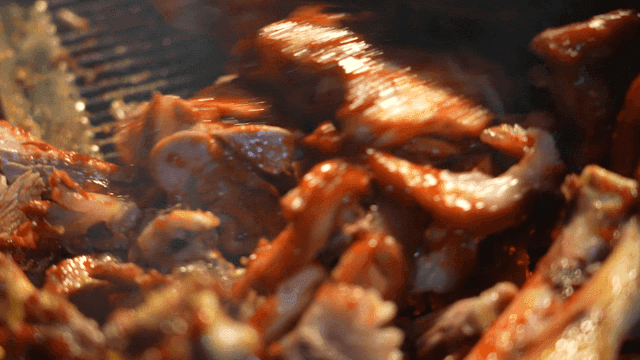 Spicy pig's trotters stir-fried on grill