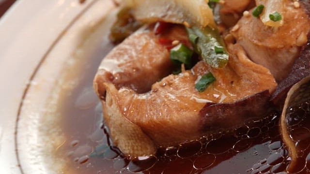 Braised yellow tail with vegetables in soy sauce