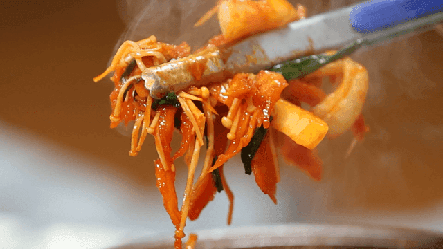 Spicy stir-fried vegetables and grilled burdock root