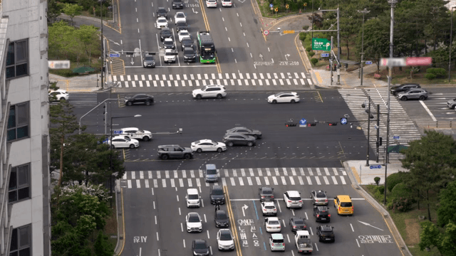 교통량이 많은 도시 교차로