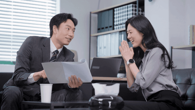 집중적인 토론이 있는 사무실 회의