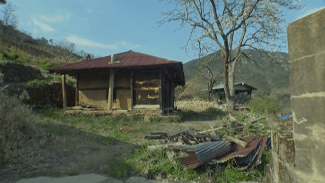 자연에 둘러싸인 시골집