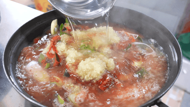 Spicy chicken offal soup with hot broth poured over it
