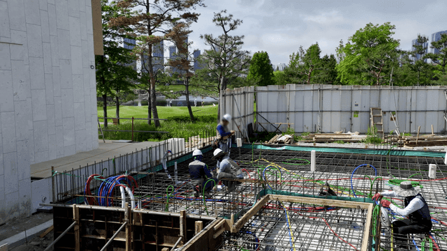 건설 현장에서 일하는 작업자들