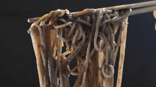 Chopsticks lifting sesame oil buckwheat noodles