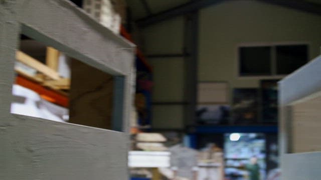 시멘트로 만든 정교한 옛날 주택 미니어처