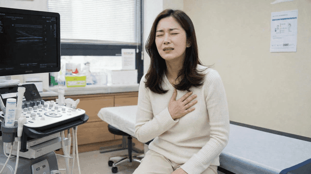 Female patient clutching her chest