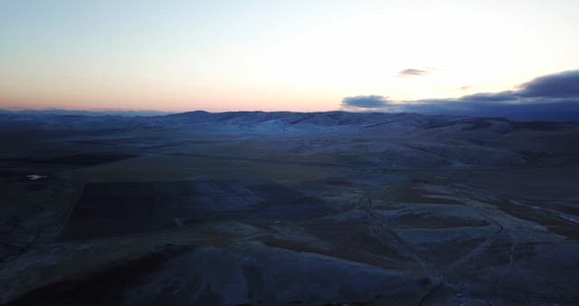 일출 시 산 풍경