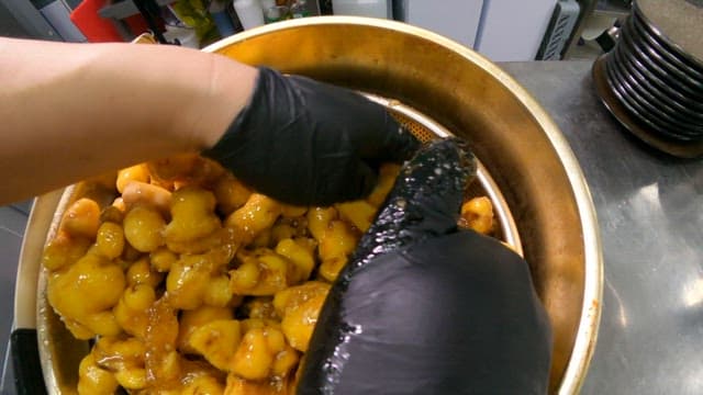 생강과 꿀을 함께 버무리기