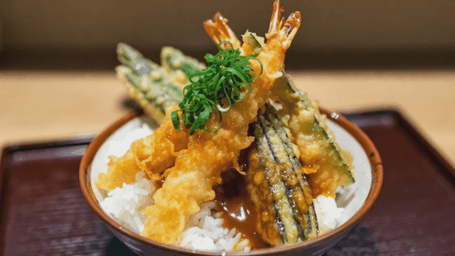 Tempura Tendon rice bowl with sauce