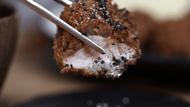 Black pork cutlet dipped in salt