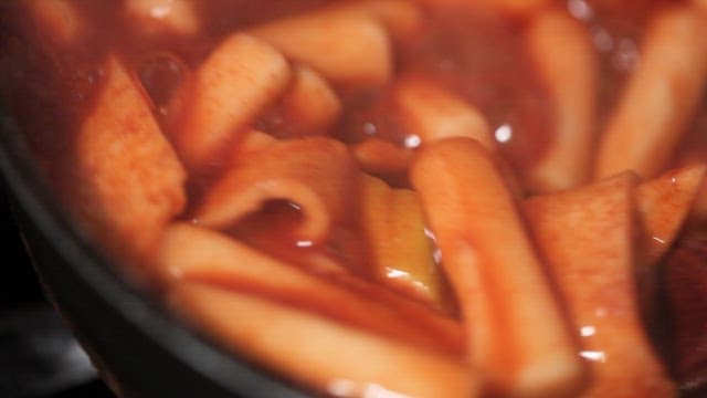 Cooking spicy Korean tteokbokki in pan