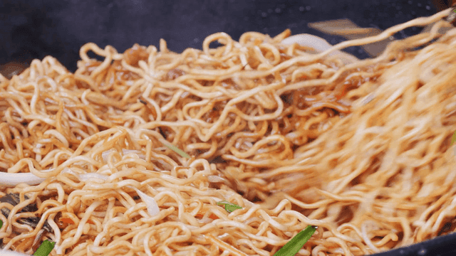 Chopsticks for stir-frying noodles with vegetables