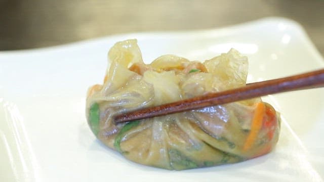 샤브샤브가 들어간 따뜻한 월남쌈 한 젓가락