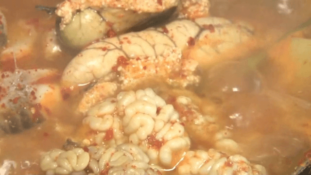 생선 알과 내장이 들어간 한국 찌개