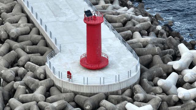 방파제 위의 빨간 등대