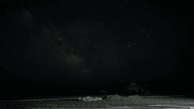 전통 유르트 위의 밤하늘