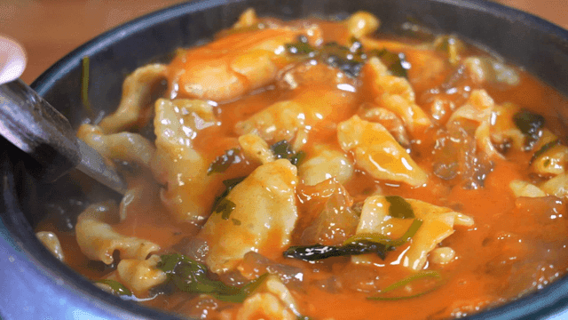 Ladle for stirring spicy seafood dumplings