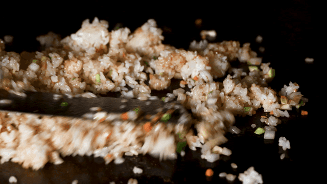 Iron plate fried rice stir-fried with vegetables