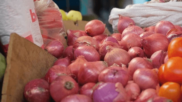 Fresh onions and tomatoes at a market