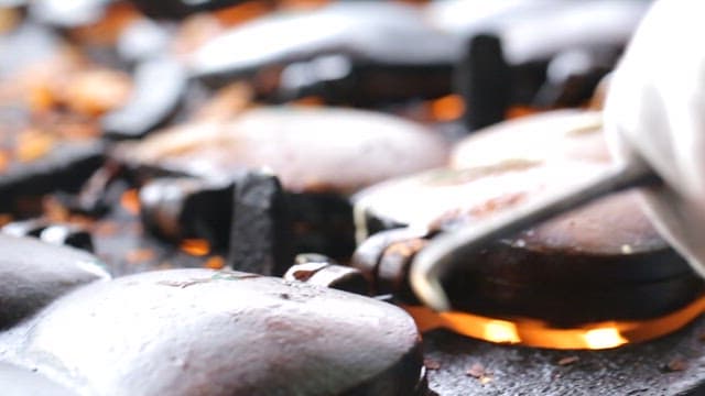 한국의 붕어빵이 구워지는 모습