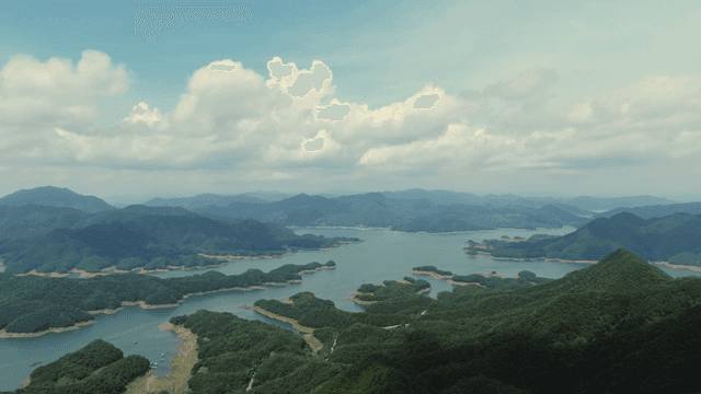 산과 호수의 광활한 전망