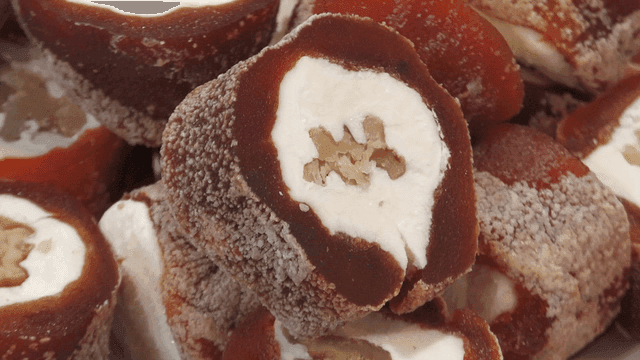 Dried persimmons with walnuts and cream