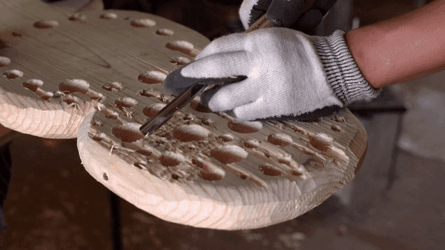 정밀 도구로 나무 조각하기