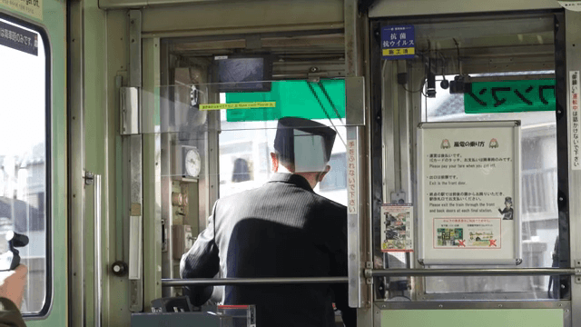 일본 기차를 운전하는 기관사