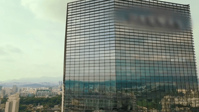 번화한 도시의 높은 고층 건물