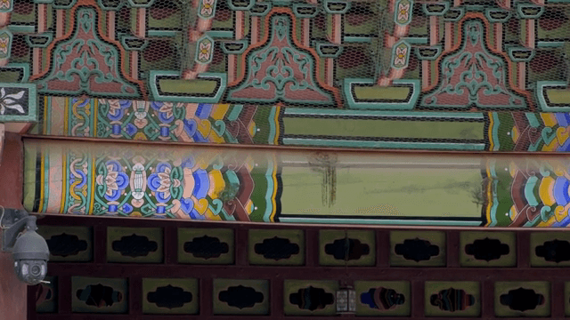 전통 한국 궁궐의 세부적인 디자인