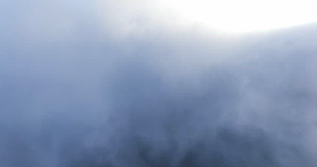 산봉우리를 덮은 구름