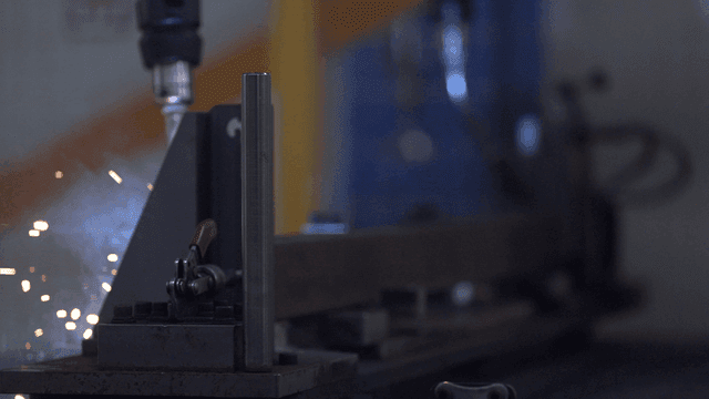 Metal welding process with sparks