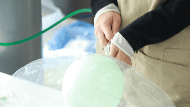 Gas cylinder that inflates balloon with pump
