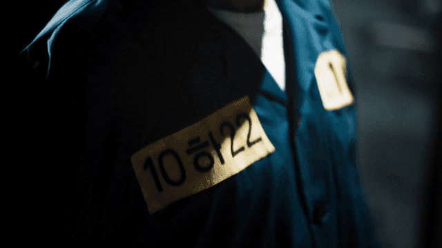 Prisoner wearing numbered jumpsuit