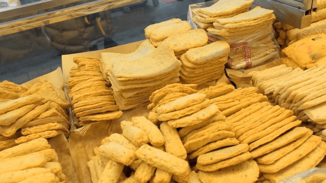 다양한 종류의 어묵 진열