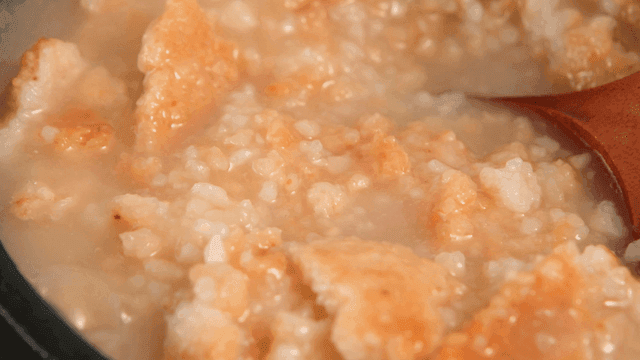 Hot boiling nurungji soup