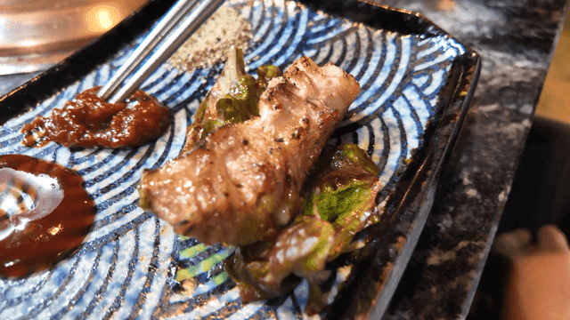 Grilled pork belly with sauce