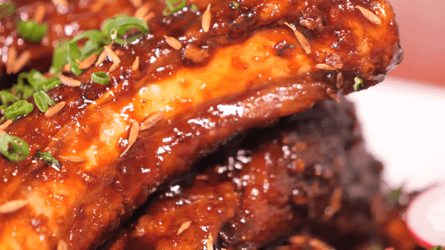 Glazed marinated ribs with herbs and spices