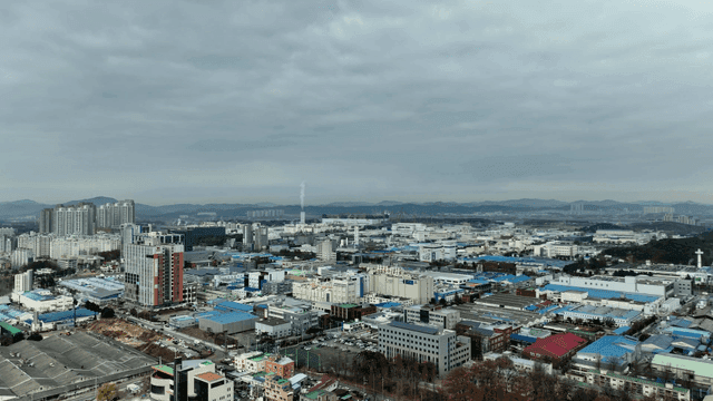 산업 지역이 있는 광활한 도시 풍경