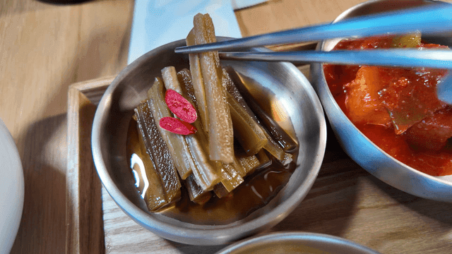 Pickled Gungchae picked with chopsticks