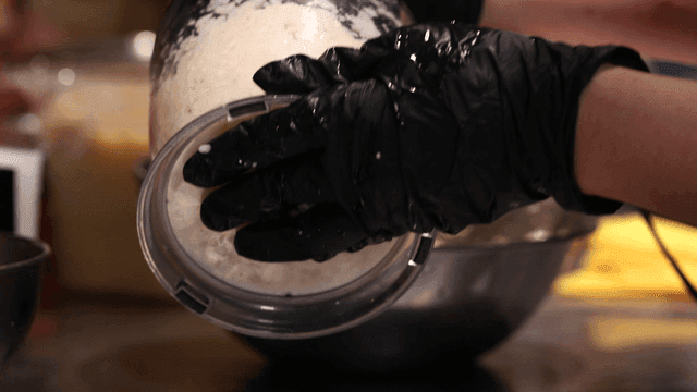Blender that grinds garlic in kitchen
