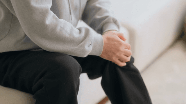 무릎이 아픈 사람